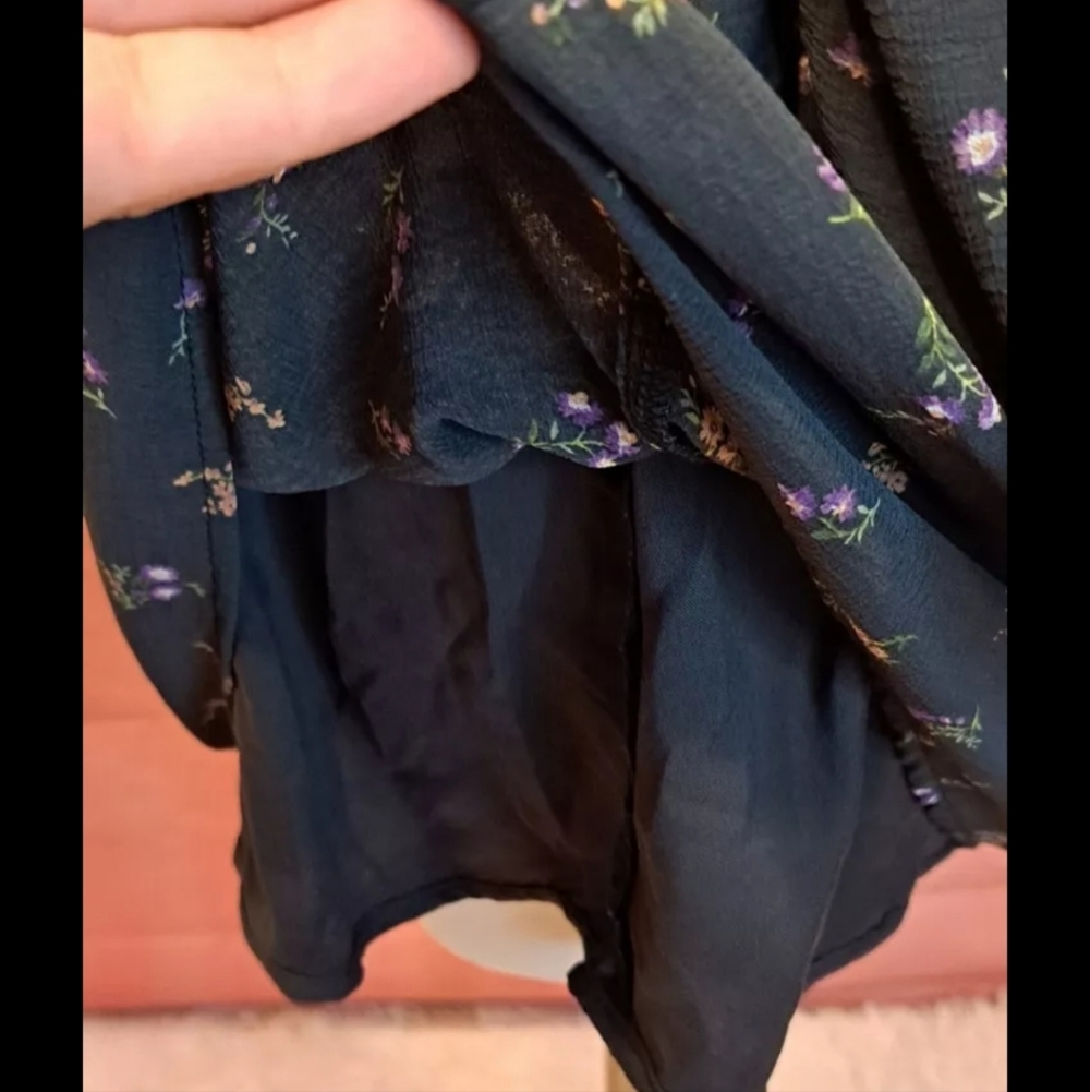 American Eagle Gray Floral Pleated Mini Ruffle Dress si e small - Picture 2 of 4
